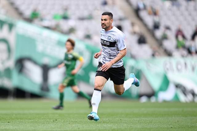 布朗37+7+6陈盈骏23分 广州大胜新疆总分1比2