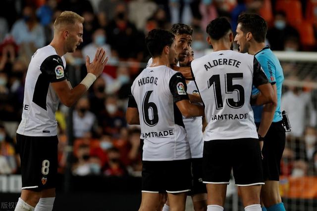 库里末节伤退德罗赞33+8 公牛险胜勇士3连胜