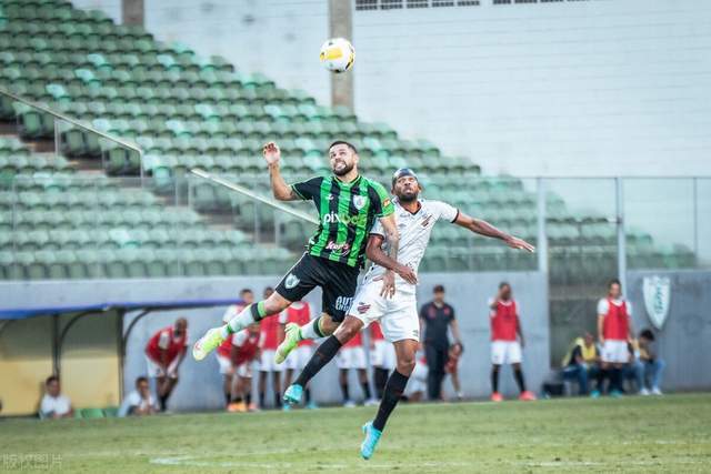 沃克：对利物浦不能再这样踢了，不然要被血虐